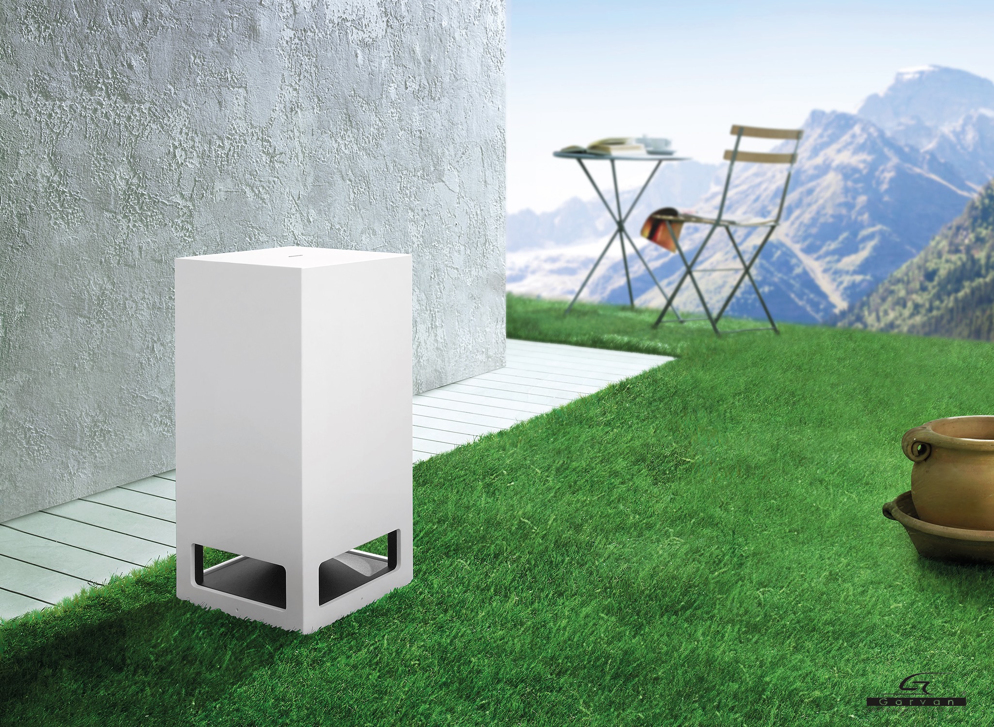 Outdoor speakers all round